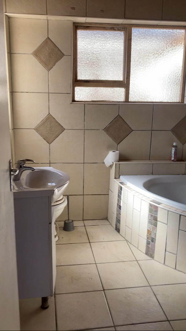 4 Bedroom Property for Sale in Algoa Park Eastern Cape